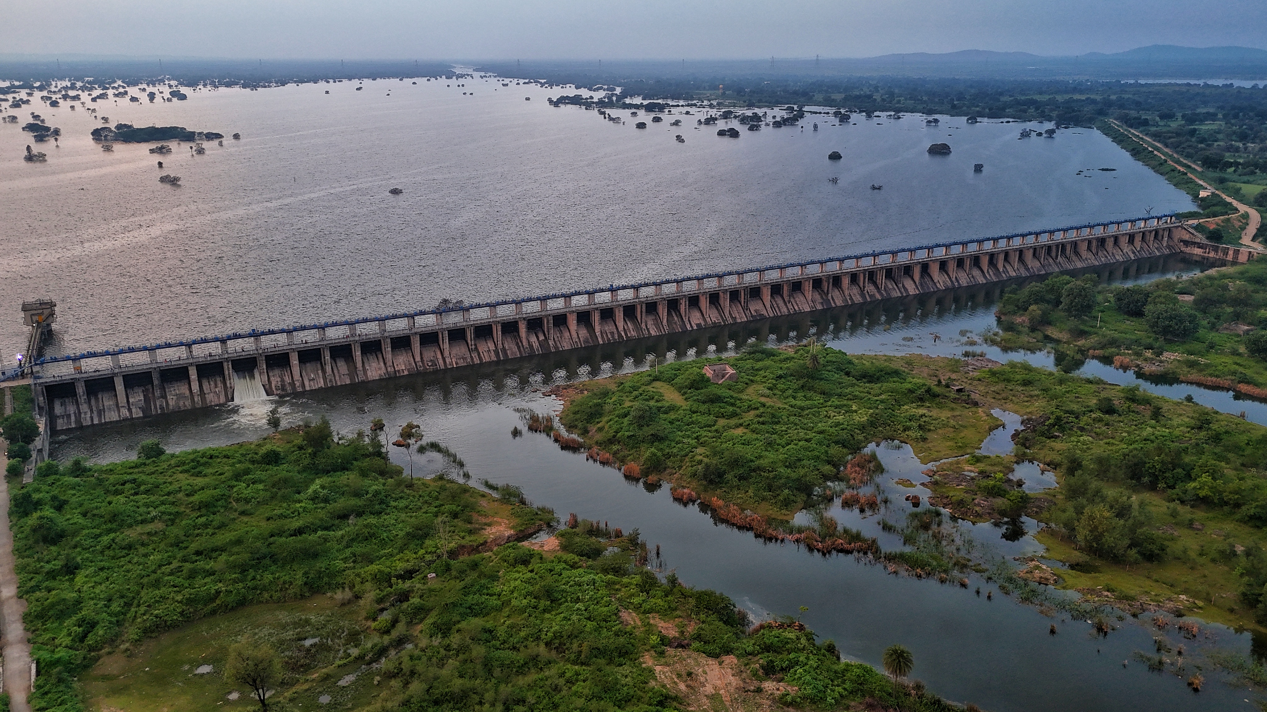 Meja Dam